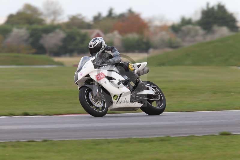 Motorcycle action photographs;Trackday digital images;event digital images;eventdigitalimages;no limits trackday;peter wileman photography;snetterton;snetterton circuit norfolk;snetterton photographs;trackday;trackday photos