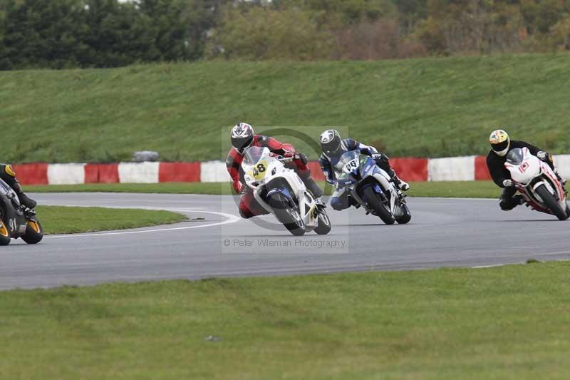 Motorcycle action photographs;Trackday digital images;event digital images;eventdigitalimages;no limits trackday;peter wileman photography;snetterton;snetterton circuit norfolk;snetterton photographs;trackday;trackday photos