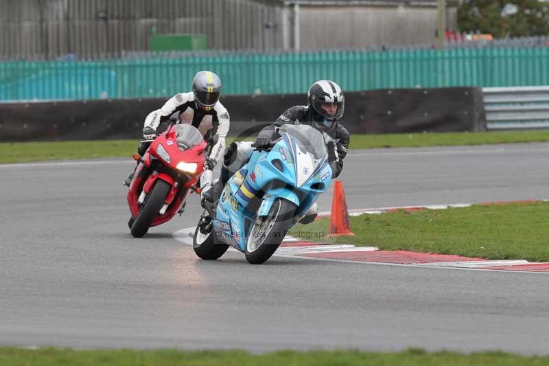 Motorcycle action photographs;Trackday digital images;event digital images;eventdigitalimages;no limits trackday;peter wileman photography;snetterton;snetterton circuit norfolk;snetterton photographs;trackday;trackday photos