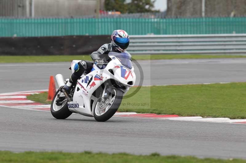 Motorcycle action photographs;Trackday digital images;event digital images;eventdigitalimages;no limits trackday;peter wileman photography;snetterton;snetterton circuit norfolk;snetterton photographs;trackday;trackday photos