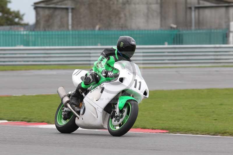 Motorcycle action photographs;Trackday digital images;event digital images;eventdigitalimages;no limits trackday;peter wileman photography;snetterton;snetterton circuit norfolk;snetterton photographs;trackday;trackday photos