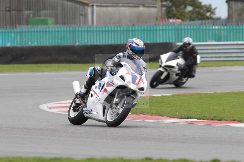 Motorcycle action photographs;Trackday digital images;event digital images;eventdigitalimages;no limits trackday;peter wileman photography;snetterton;snetterton circuit norfolk;snetterton photographs;trackday;trackday photos