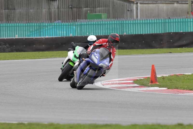 Motorcycle action photographs;Trackday digital images;event digital images;eventdigitalimages;no limits trackday;peter wileman photography;snetterton;snetterton circuit norfolk;snetterton photographs;trackday;trackday photos