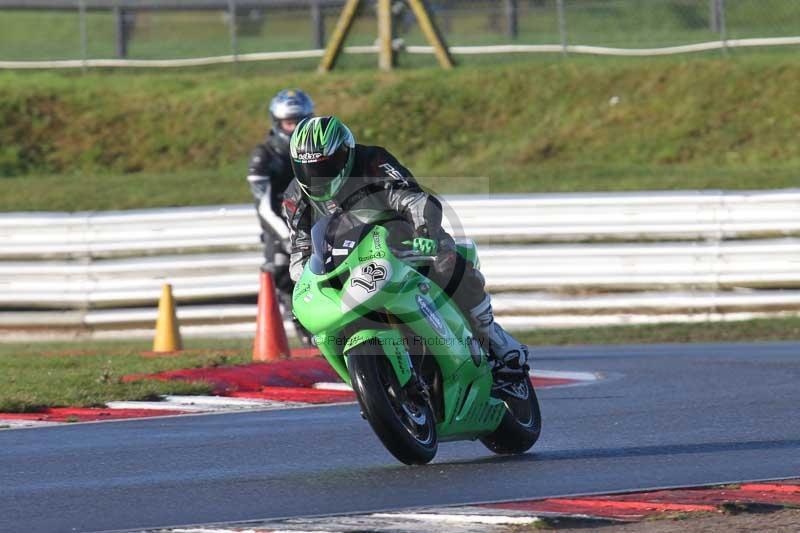 Motorcycle action photographs;Trackday digital images;event digital images;eventdigitalimages;no limits trackday;peter wileman photography;snetterton;snetterton circuit norfolk;snetterton photographs;trackday;trackday photos