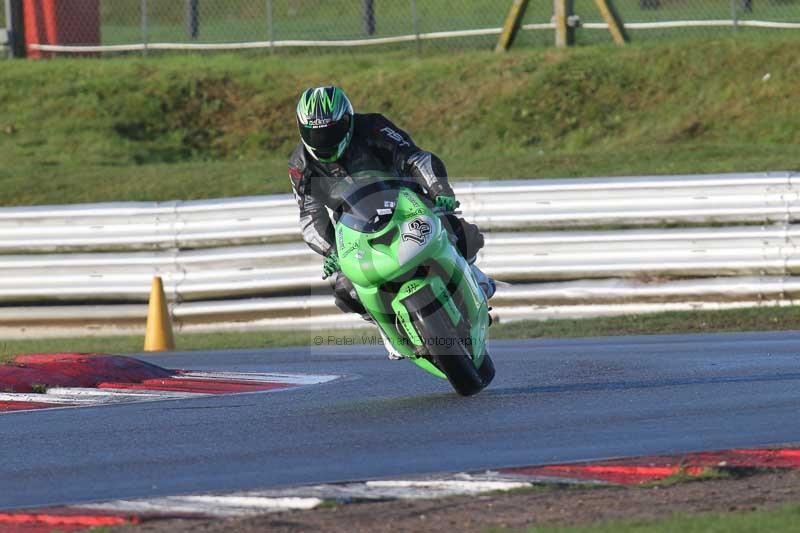 Motorcycle action photographs;Trackday digital images;event digital images;eventdigitalimages;no limits trackday;peter wileman photography;snetterton;snetterton circuit norfolk;snetterton photographs;trackday;trackday photos