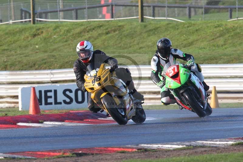 Motorcycle action photographs;Trackday digital images;event digital images;eventdigitalimages;no limits trackday;peter wileman photography;snetterton;snetterton circuit norfolk;snetterton photographs;trackday;trackday photos