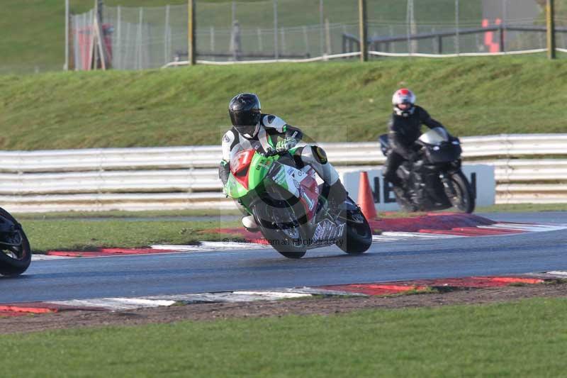 Motorcycle action photographs;Trackday digital images;event digital images;eventdigitalimages;no limits trackday;peter wileman photography;snetterton;snetterton circuit norfolk;snetterton photographs;trackday;trackday photos