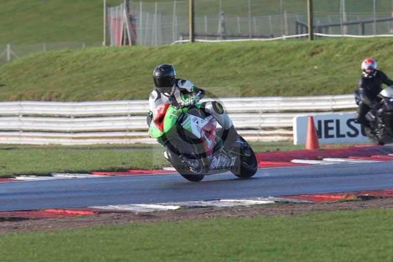 Motorcycle action photographs;Trackday digital images;event digital images;eventdigitalimages;no limits trackday;peter wileman photography;snetterton;snetterton circuit norfolk;snetterton photographs;trackday;trackday photos
