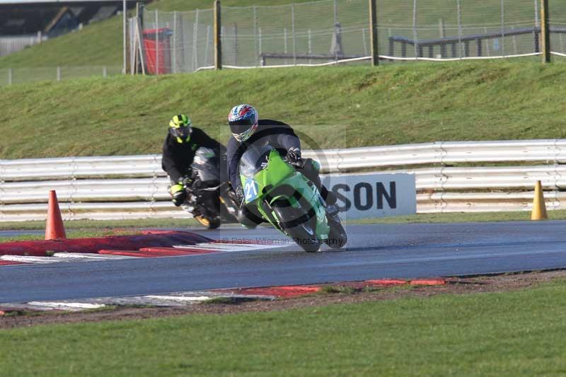 Motorcycle action photographs;Trackday digital images;event digital images;eventdigitalimages;no limits trackday;peter wileman photography;snetterton;snetterton circuit norfolk;snetterton photographs;trackday;trackday photos