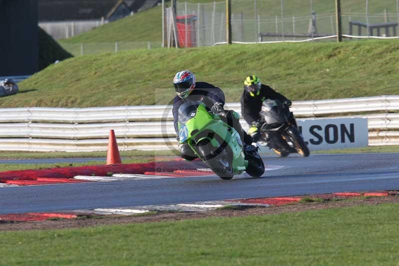 Motorcycle action photographs;Trackday digital images;event digital images;eventdigitalimages;no limits trackday;peter wileman photography;snetterton;snetterton circuit norfolk;snetterton photographs;trackday;trackday photos