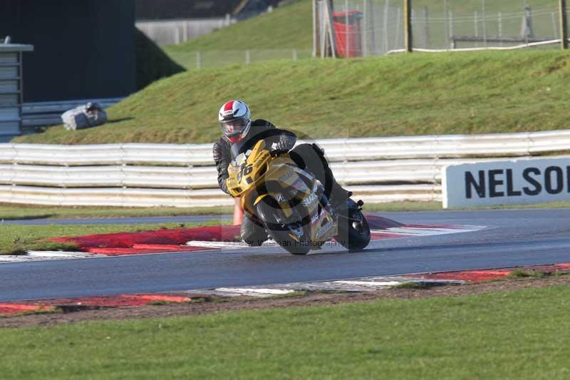 Motorcycle action photographs;Trackday digital images;event digital images;eventdigitalimages;no limits trackday;peter wileman photography;snetterton;snetterton circuit norfolk;snetterton photographs;trackday;trackday photos