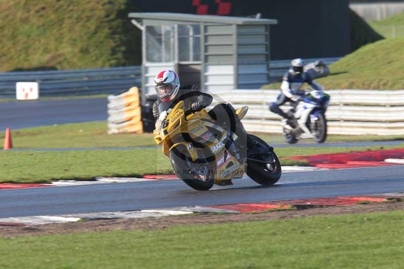 Motorcycle action photographs;Trackday digital images;event digital images;eventdigitalimages;no limits trackday;peter wileman photography;snetterton;snetterton circuit norfolk;snetterton photographs;trackday;trackday photos