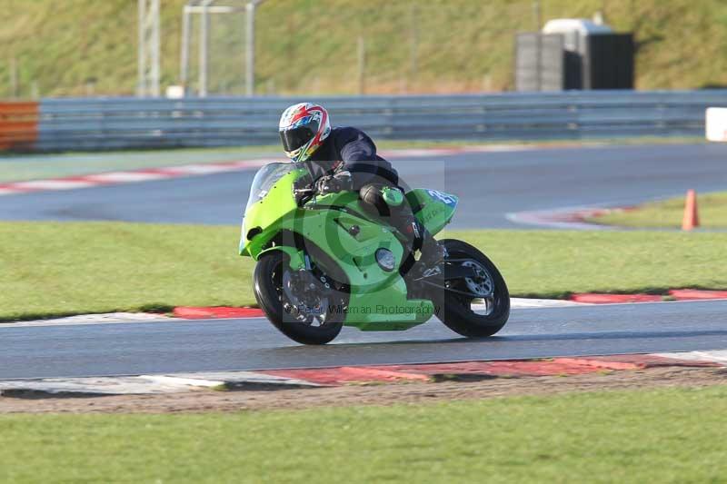 Motorcycle action photographs;Trackday digital images;event digital images;eventdigitalimages;no limits trackday;peter wileman photography;snetterton;snetterton circuit norfolk;snetterton photographs;trackday;trackday photos
