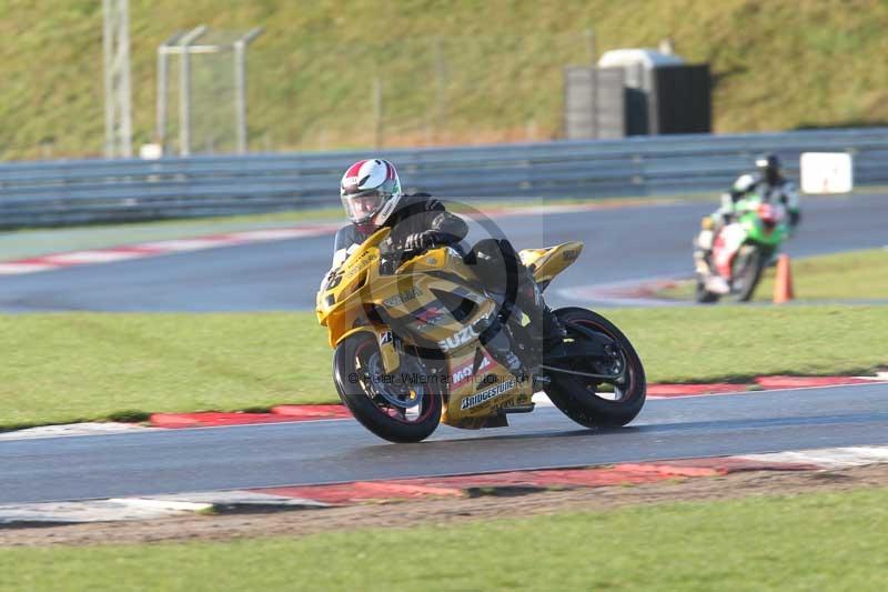 Motorcycle action photographs;Trackday digital images;event digital images;eventdigitalimages;no limits trackday;peter wileman photography;snetterton;snetterton circuit norfolk;snetterton photographs;trackday;trackday photos