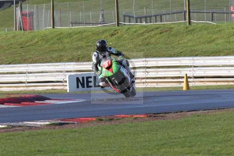 Motorcycle action photographs;Trackday digital images;event digital images;eventdigitalimages;no limits trackday;peter wileman photography;snetterton;snetterton circuit norfolk;snetterton photographs;trackday;trackday photos