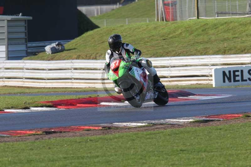 Motorcycle action photographs;Trackday digital images;event digital images;eventdigitalimages;no limits trackday;peter wileman photography;snetterton;snetterton circuit norfolk;snetterton photographs;trackday;trackday photos