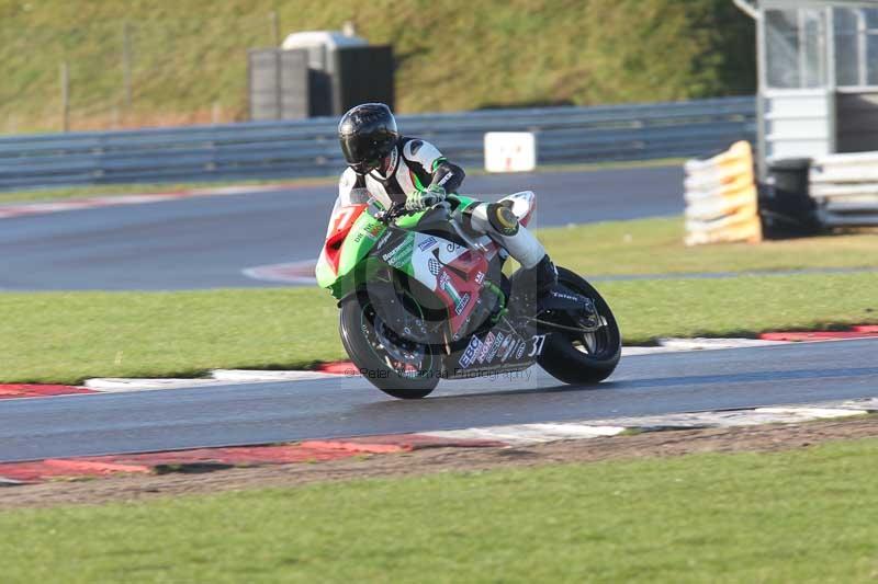 Motorcycle action photographs;Trackday digital images;event digital images;eventdigitalimages;no limits trackday;peter wileman photography;snetterton;snetterton circuit norfolk;snetterton photographs;trackday;trackday photos