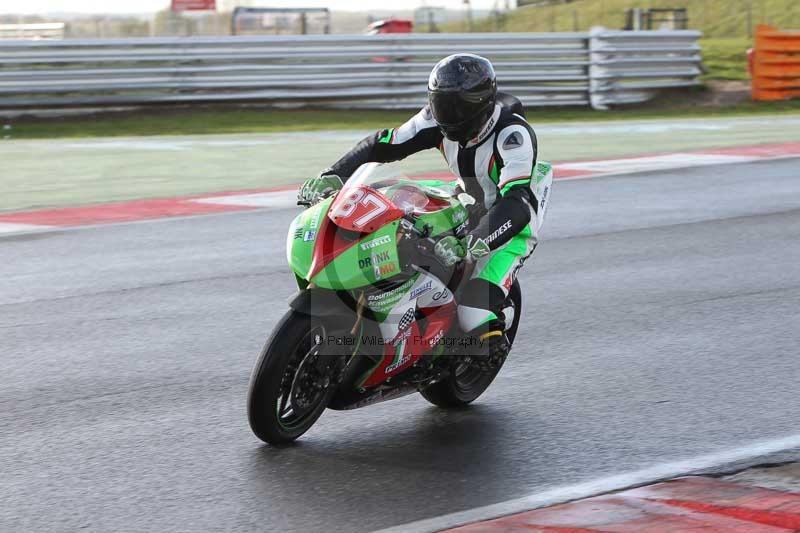 Motorcycle action photographs;Trackday digital images;event digital images;eventdigitalimages;no limits trackday;peter wileman photography;snetterton;snetterton circuit norfolk;snetterton photographs;trackday;trackday photos