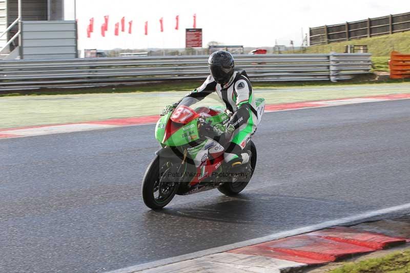 Motorcycle action photographs;Trackday digital images;event digital images;eventdigitalimages;no limits trackday;peter wileman photography;snetterton;snetterton circuit norfolk;snetterton photographs;trackday;trackday photos
