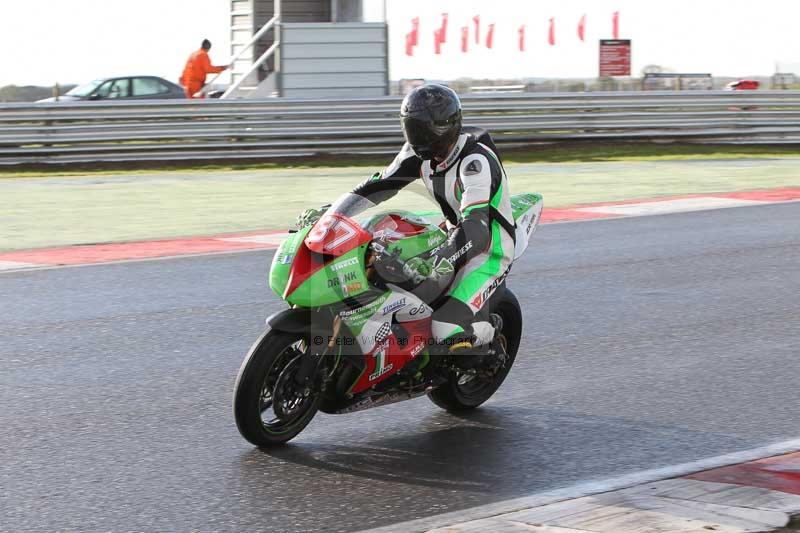 Motorcycle action photographs;Trackday digital images;event digital images;eventdigitalimages;no limits trackday;peter wileman photography;snetterton;snetterton circuit norfolk;snetterton photographs;trackday;trackday photos