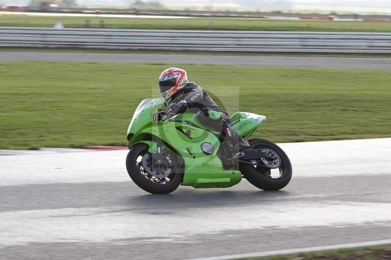 Motorcycle action photographs;Trackday digital images;event digital images;eventdigitalimages;no limits trackday;peter wileman photography;snetterton;snetterton circuit norfolk;snetterton photographs;trackday;trackday photos