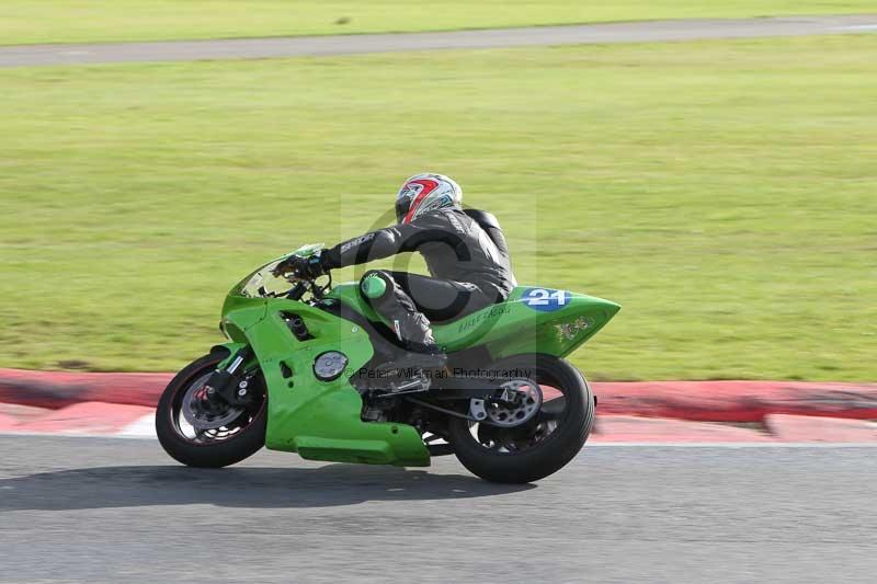 Motorcycle action photographs;Trackday digital images;event digital images;eventdigitalimages;no limits trackday;peter wileman photography;snetterton;snetterton circuit norfolk;snetterton photographs;trackday;trackday photos