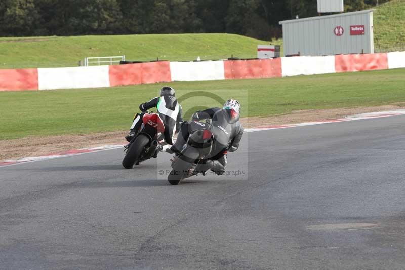 Motorcycle action photographs;Trackday digital images;event digital images;eventdigitalimages;no limits trackday;peter wileman photography;snetterton;snetterton circuit norfolk;snetterton photographs;trackday;trackday photos
