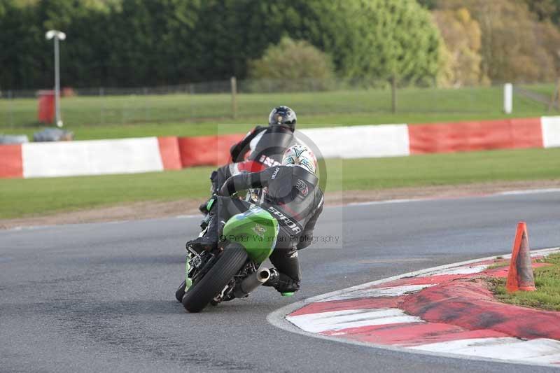 Motorcycle action photographs;Trackday digital images;event digital images;eventdigitalimages;no limits trackday;peter wileman photography;snetterton;snetterton circuit norfolk;snetterton photographs;trackday;trackday photos