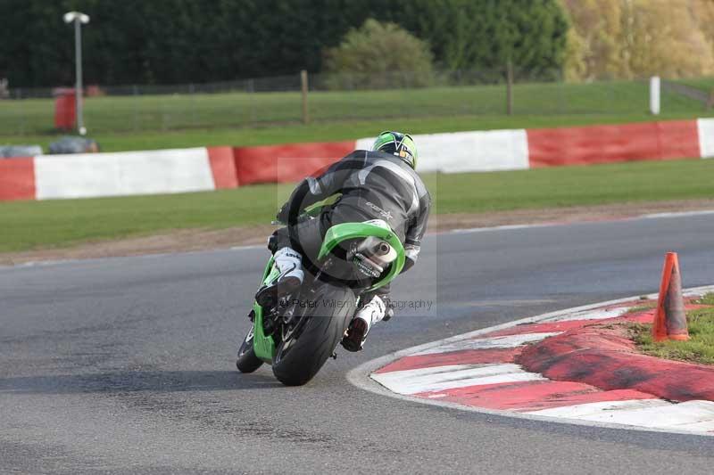Motorcycle action photographs;Trackday digital images;event digital images;eventdigitalimages;no limits trackday;peter wileman photography;snetterton;snetterton circuit norfolk;snetterton photographs;trackday;trackday photos