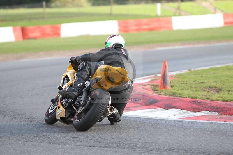 Motorcycle action photographs;Trackday digital images;event digital images;eventdigitalimages;no limits trackday;peter wileman photography;snetterton;snetterton circuit norfolk;snetterton photographs;trackday;trackday photos