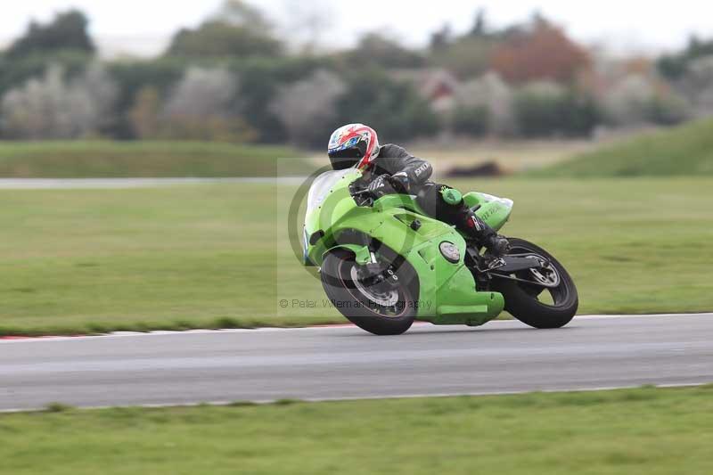 Motorcycle action photographs;Trackday digital images;event digital images;eventdigitalimages;no limits trackday;peter wileman photography;snetterton;snetterton circuit norfolk;snetterton photographs;trackday;trackday photos