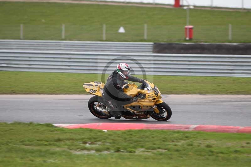 Motorcycle action photographs;Trackday digital images;event digital images;eventdigitalimages;no limits trackday;peter wileman photography;snetterton;snetterton circuit norfolk;snetterton photographs;trackday;trackday photos