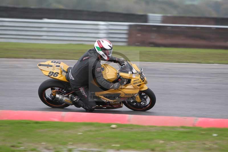 Motorcycle action photographs;Trackday digital images;event digital images;eventdigitalimages;no limits trackday;peter wileman photography;snetterton;snetterton circuit norfolk;snetterton photographs;trackday;trackday photos