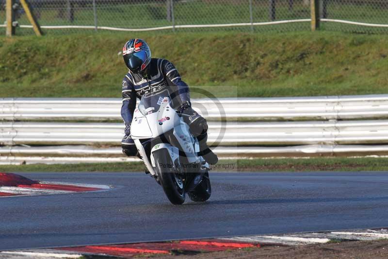 Motorcycle action photographs;Trackday digital images;event digital images;eventdigitalimages;no limits trackday;peter wileman photography;snetterton;snetterton circuit norfolk;snetterton photographs;trackday;trackday photos