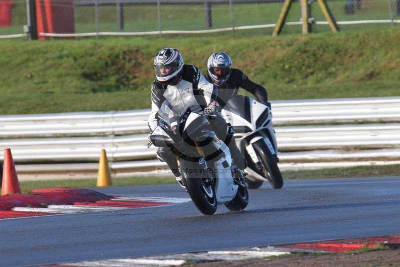 Motorcycle action photographs;Trackday digital images;event digital images;eventdigitalimages;no limits trackday;peter wileman photography;snetterton;snetterton circuit norfolk;snetterton photographs;trackday;trackday photos