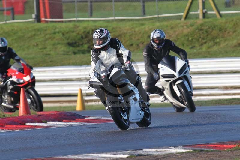 Motorcycle action photographs;Trackday digital images;event digital images;eventdigitalimages;no limits trackday;peter wileman photography;snetterton;snetterton circuit norfolk;snetterton photographs;trackday;trackday photos