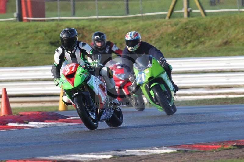 Motorcycle action photographs;Trackday digital images;event digital images;eventdigitalimages;no limits trackday;peter wileman photography;snetterton;snetterton circuit norfolk;snetterton photographs;trackday;trackday photos