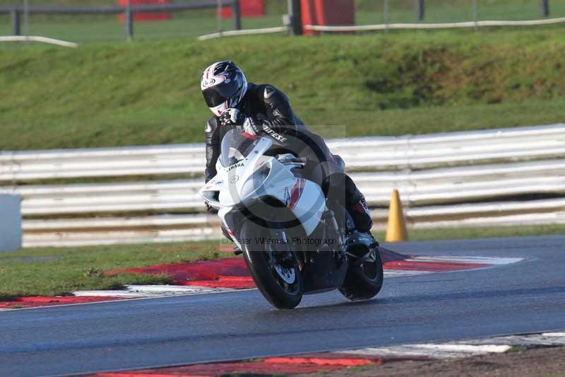 Motorcycle action photographs;Trackday digital images;event digital images;eventdigitalimages;no limits trackday;peter wileman photography;snetterton;snetterton circuit norfolk;snetterton photographs;trackday;trackday photos