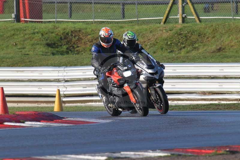 Motorcycle action photographs;Trackday digital images;event digital images;eventdigitalimages;no limits trackday;peter wileman photography;snetterton;snetterton circuit norfolk;snetterton photographs;trackday;trackday photos