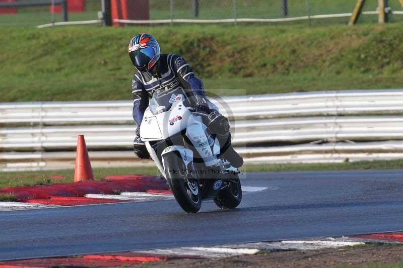 Motorcycle action photographs;Trackday digital images;event digital images;eventdigitalimages;no limits trackday;peter wileman photography;snetterton;snetterton circuit norfolk;snetterton photographs;trackday;trackday photos