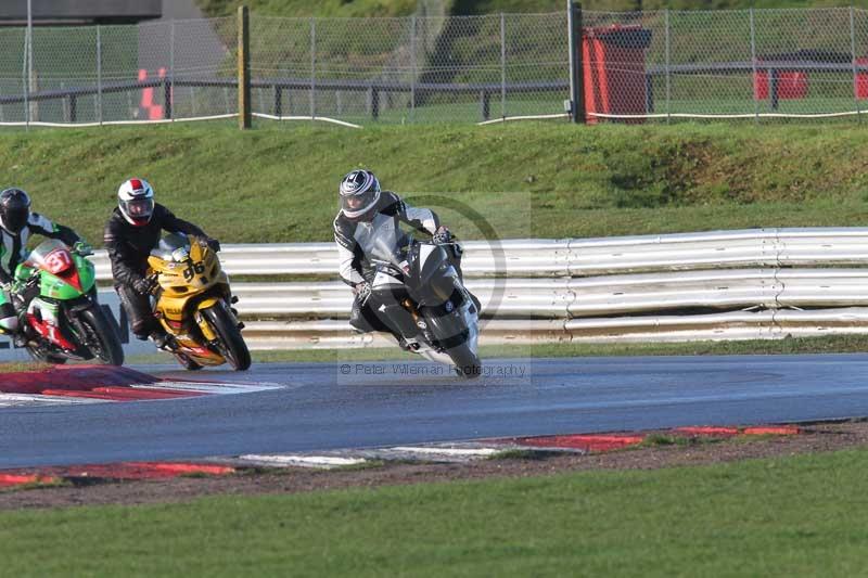 Motorcycle action photographs;Trackday digital images;event digital images;eventdigitalimages;no limits trackday;peter wileman photography;snetterton;snetterton circuit norfolk;snetterton photographs;trackday;trackday photos