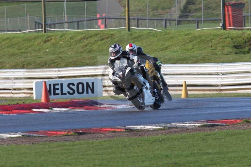 Motorcycle action photographs;Trackday digital images;event digital images;eventdigitalimages;no limits trackday;peter wileman photography;snetterton;snetterton circuit norfolk;snetterton photographs;trackday;trackday photos