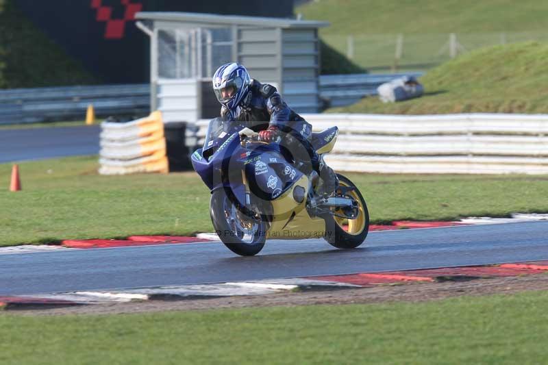 Motorcycle action photographs;Trackday digital images;event digital images;eventdigitalimages;no limits trackday;peter wileman photography;snetterton;snetterton circuit norfolk;snetterton photographs;trackday;trackday photos