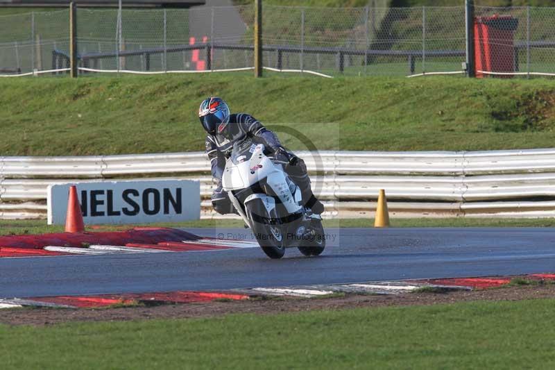 Motorcycle action photographs;Trackday digital images;event digital images;eventdigitalimages;no limits trackday;peter wileman photography;snetterton;snetterton circuit norfolk;snetterton photographs;trackday;trackday photos