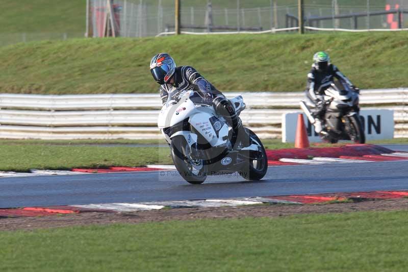 Motorcycle action photographs;Trackday digital images;event digital images;eventdigitalimages;no limits trackday;peter wileman photography;snetterton;snetterton circuit norfolk;snetterton photographs;trackday;trackday photos