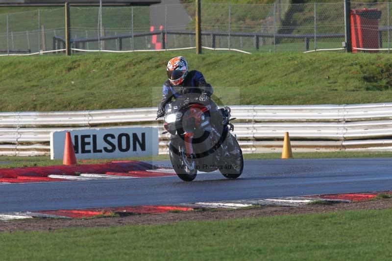Motorcycle action photographs;Trackday digital images;event digital images;eventdigitalimages;no limits trackday;peter wileman photography;snetterton;snetterton circuit norfolk;snetterton photographs;trackday;trackday photos