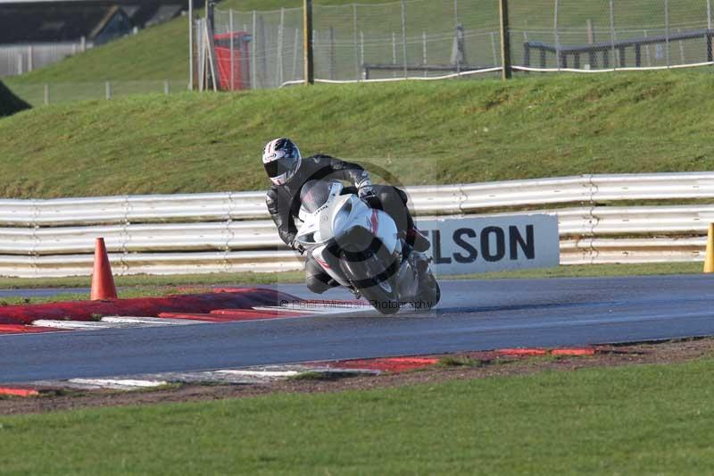 Motorcycle action photographs;Trackday digital images;event digital images;eventdigitalimages;no limits trackday;peter wileman photography;snetterton;snetterton circuit norfolk;snetterton photographs;trackday;trackday photos