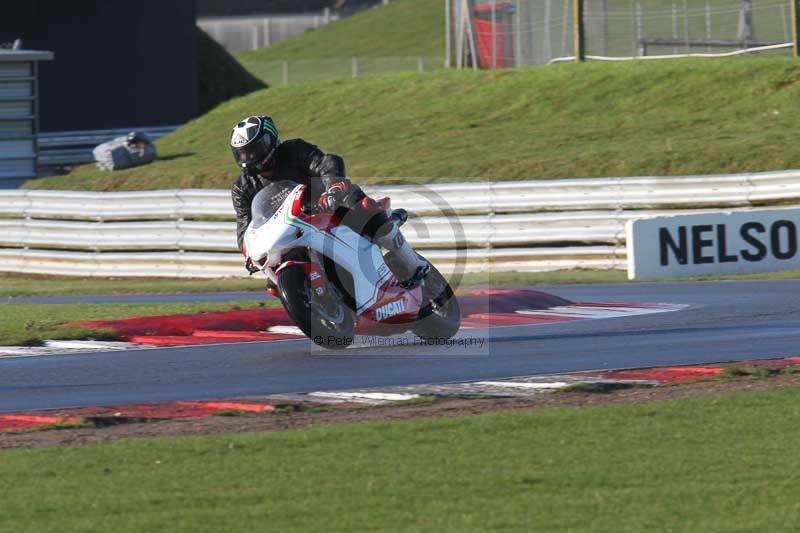 Motorcycle action photographs;Trackday digital images;event digital images;eventdigitalimages;no limits trackday;peter wileman photography;snetterton;snetterton circuit norfolk;snetterton photographs;trackday;trackday photos