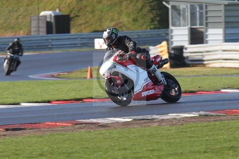 Motorcycle action photographs;Trackday digital images;event digital images;eventdigitalimages;no limits trackday;peter wileman photography;snetterton;snetterton circuit norfolk;snetterton photographs;trackday;trackday photos