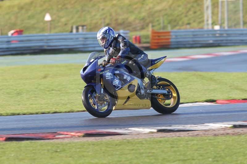 Motorcycle action photographs;Trackday digital images;event digital images;eventdigitalimages;no limits trackday;peter wileman photography;snetterton;snetterton circuit norfolk;snetterton photographs;trackday;trackday photos